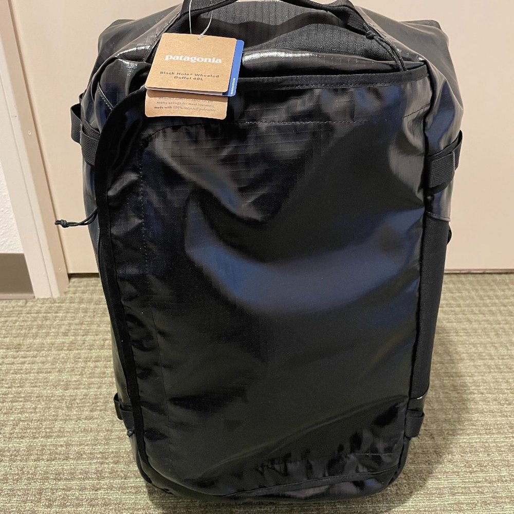 Patagonia Black Hole® Wheeled Duffel Bag 40L NWT